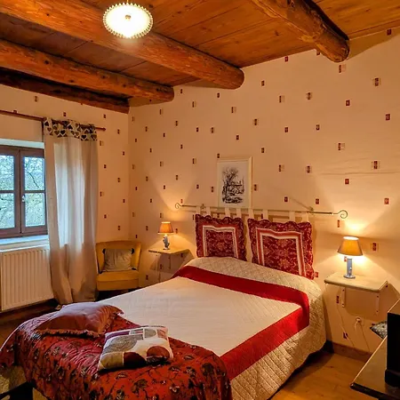 Maison De Caractere Au Coeur Du Village - Fr-1-582-546 *